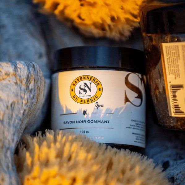 savon noir traditionnel gommant visage