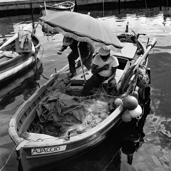 Photo de pêcheurs au vieux port d'Ajaccio en Corse