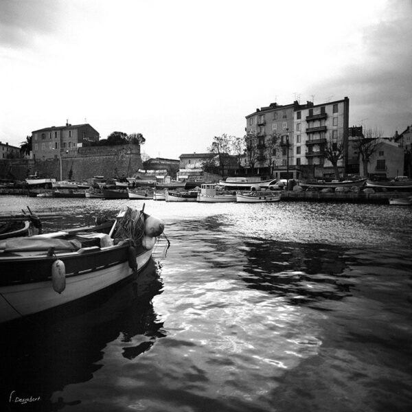 Photo du vieux port d'Ajaccio en Corse