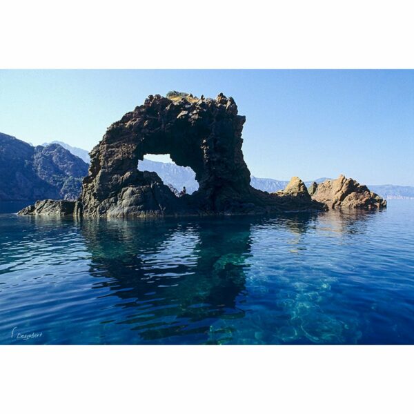 Photo de l'arche dans le golfe de Porto en Corse