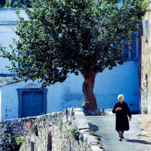 Photo de la Dame aux cheveux blancs à Occhiatana en Corse