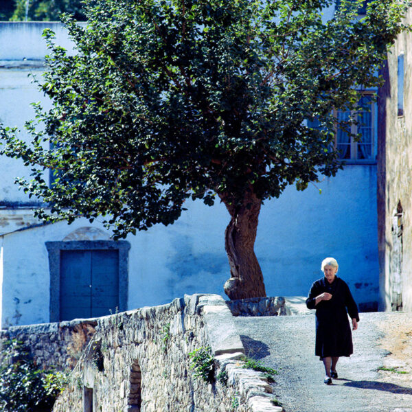Photo de la Dame aux cheveux blancs à Occhiatana en Corse