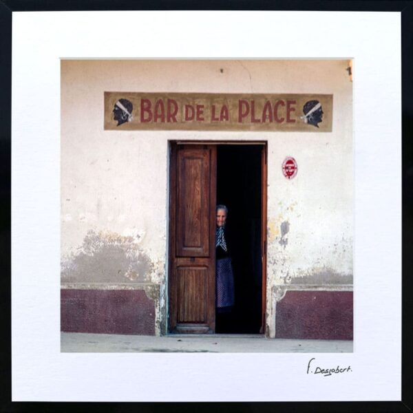 Passe-Partout - Le bar de la place, Corbara – Image 2
