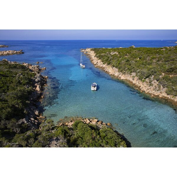 Photo de bateaux dans l'anse de Cala Longa